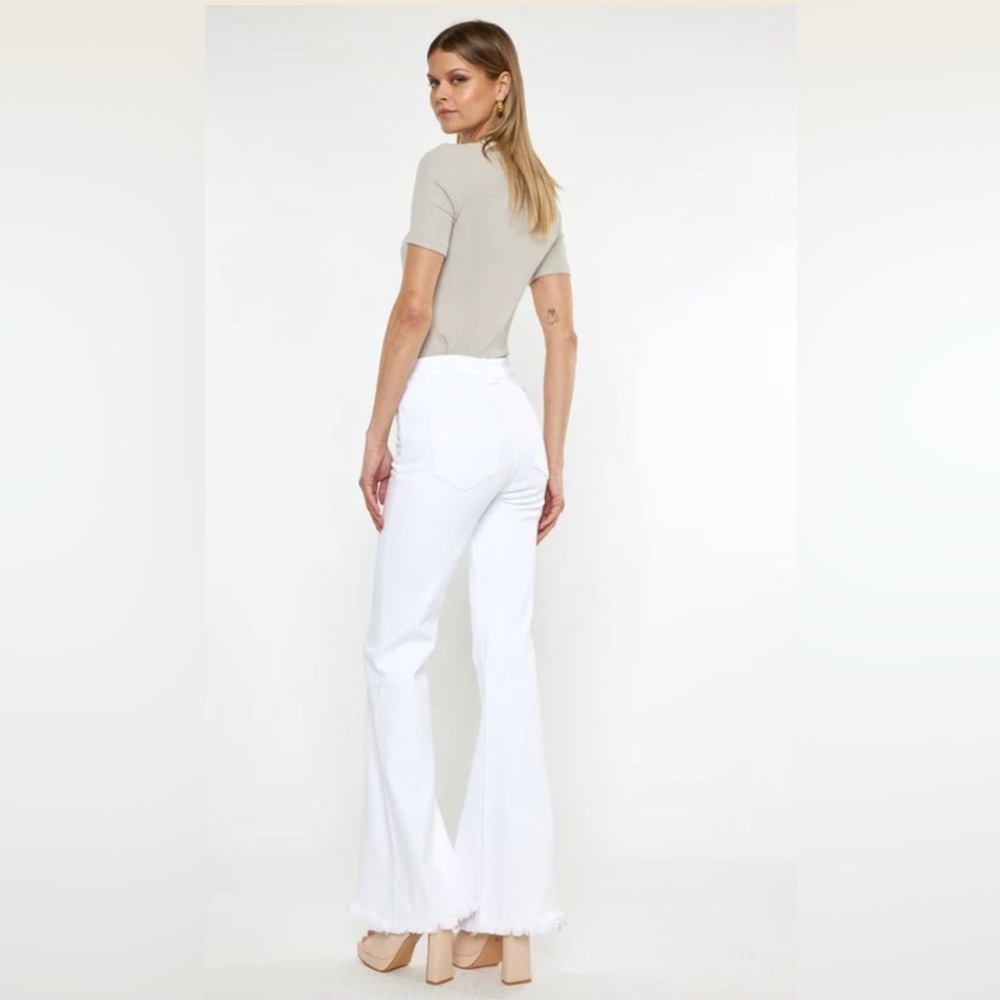 Kancan signature women’s size 34 white boot cut denim jeans‎ with raw hemline